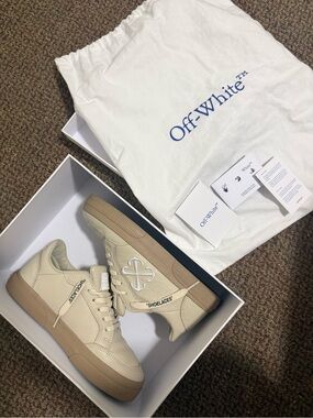 OFF-WHITE low vulcanized sneaker in beige leather